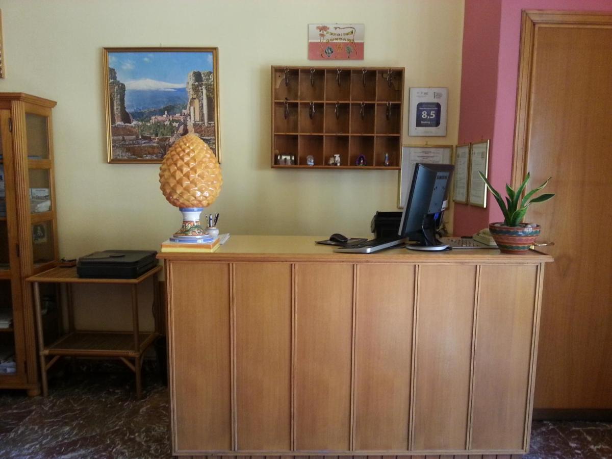 Cundari Hotel *
