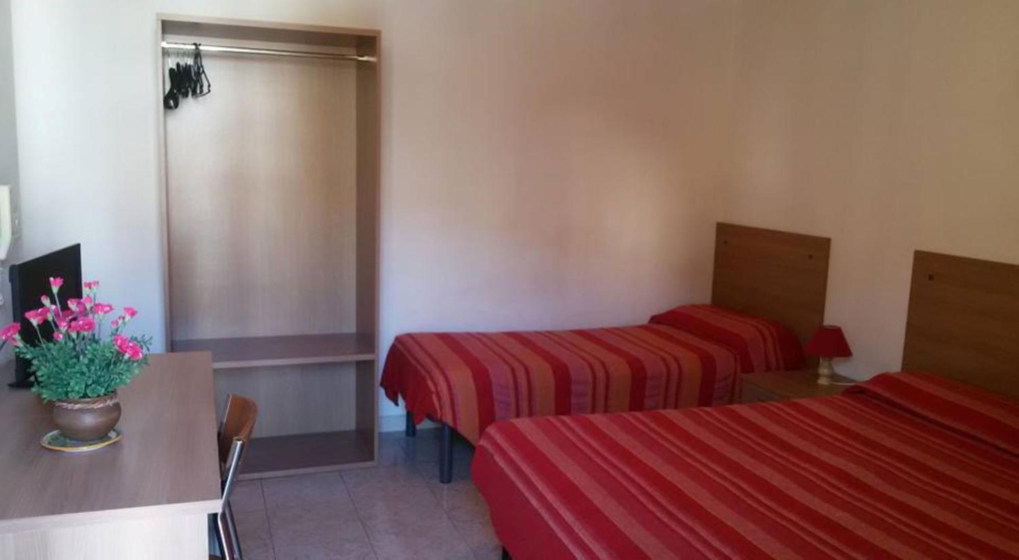 Cundari Hotel *