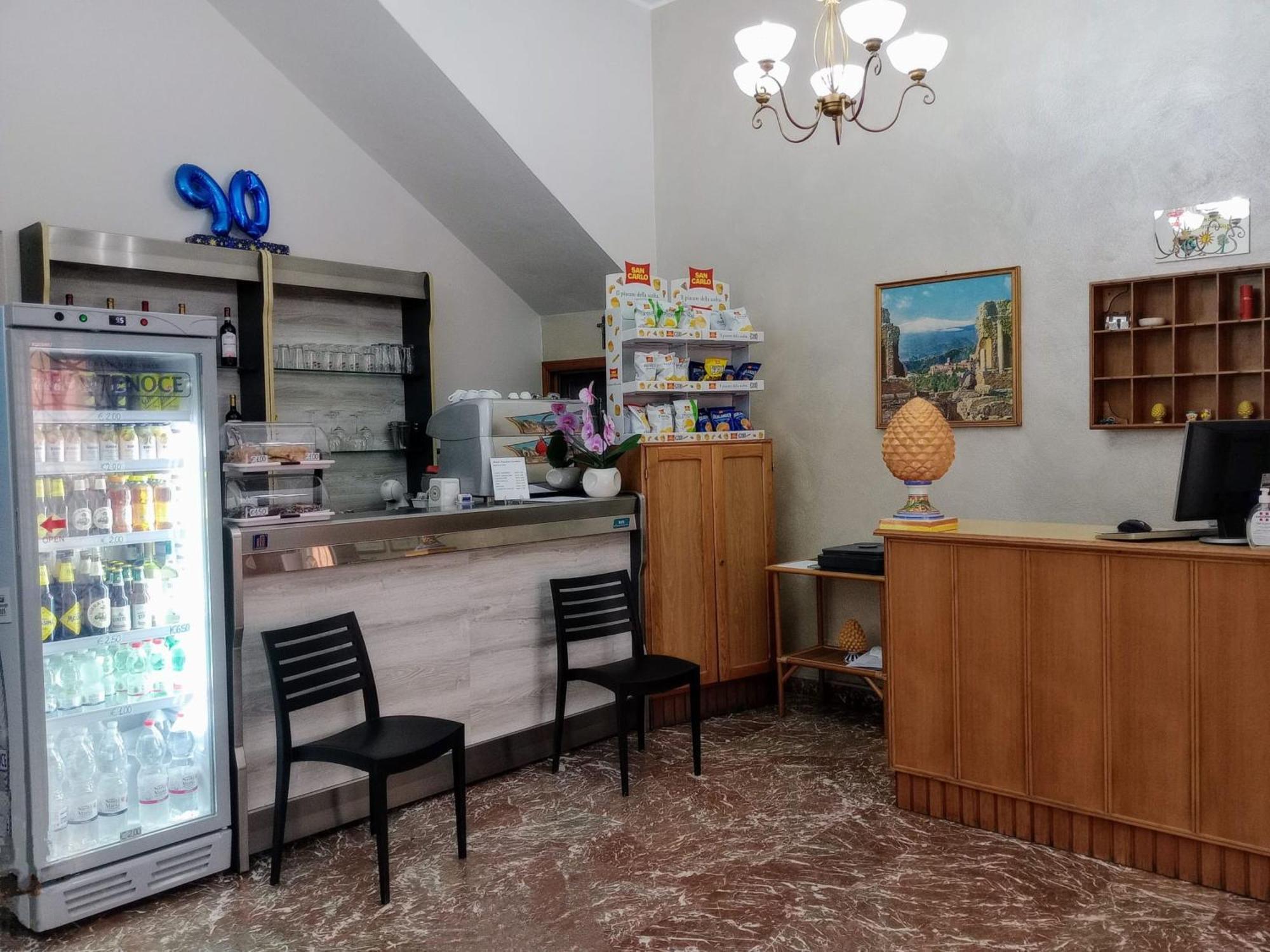 Cundari Hotel