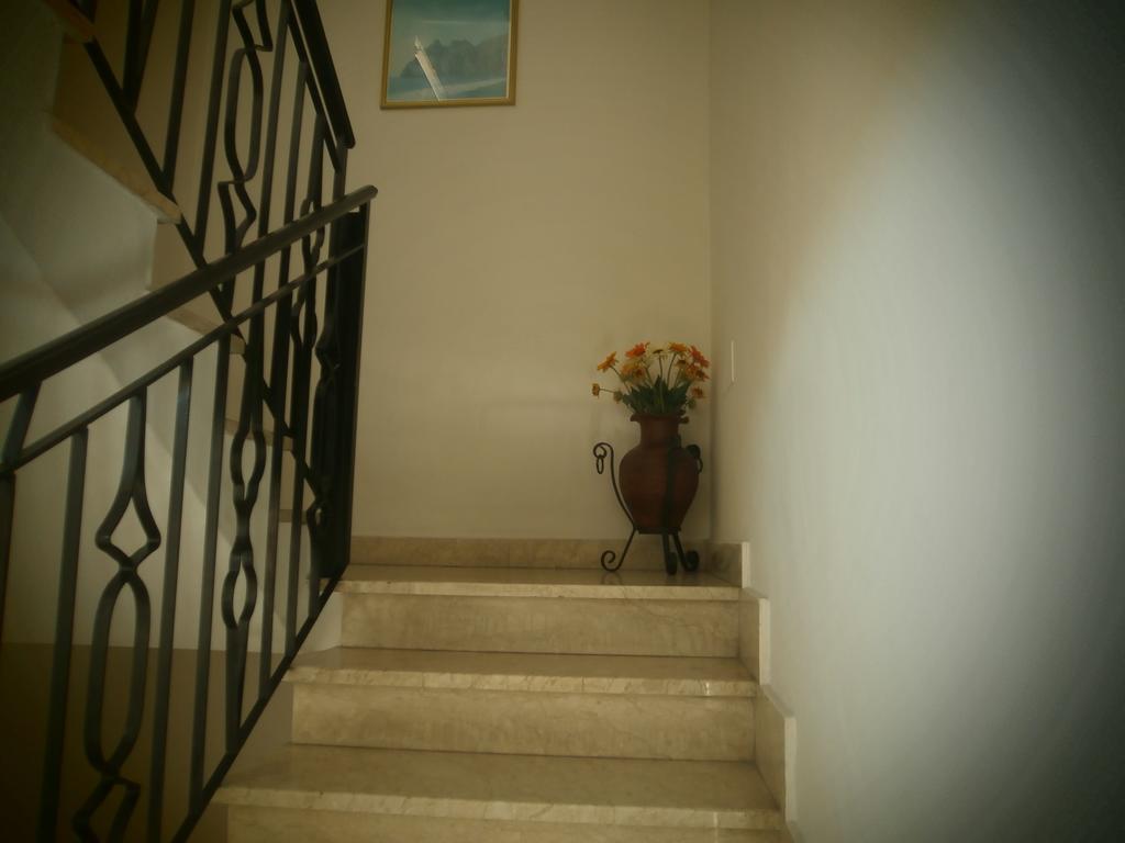 Cundari Hotel *